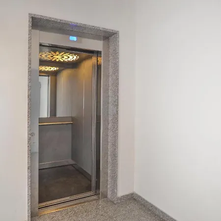 Lovely In With Kitchen Apartment *